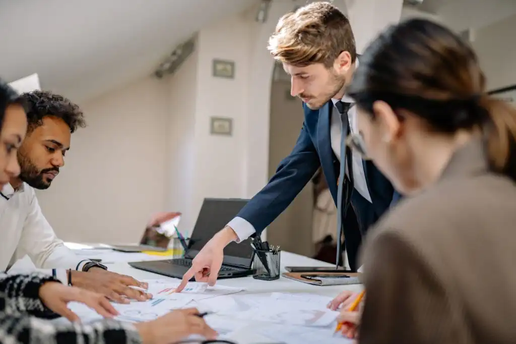 Assistente AI: task allineati, meno revisioni