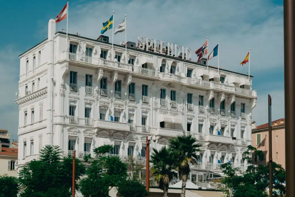 Monitorare recensioni hotel migliora davvero la retention?